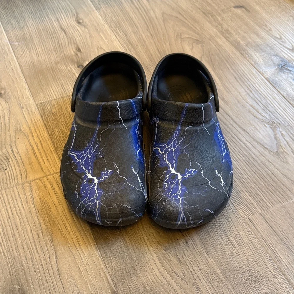 CROCS  Black and Blue Lightning clogs - Picture 3 of 11